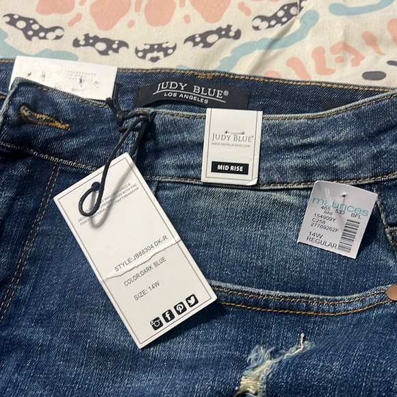 Judy Blue Mid Rise Jeans - Picture 4 of 6